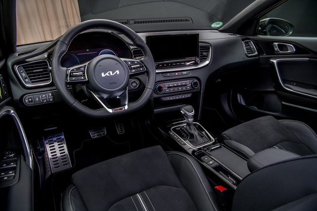 Ra mắt Kia XCeed 2023 - SUV cận sang tham vọng giành khách của Mercedes GLA, BMW X1 - Ảnh 3.