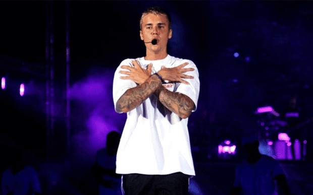 Hậu mắc bệnh liệt nửa mặt, Justin Bieber tiếp tục chuyến lưu diễn - Ảnh 1.