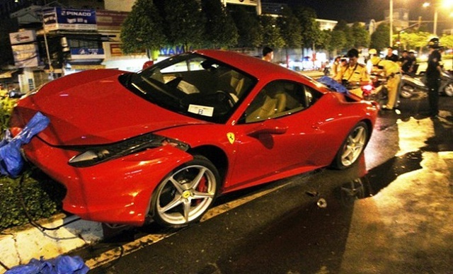 Loạt siêu phẩm xấu số tại Việt Nam vì mất lái: Nhẹ thì khôi phục, nặng thì rã phụ tùng đem bán - Ảnh 5.