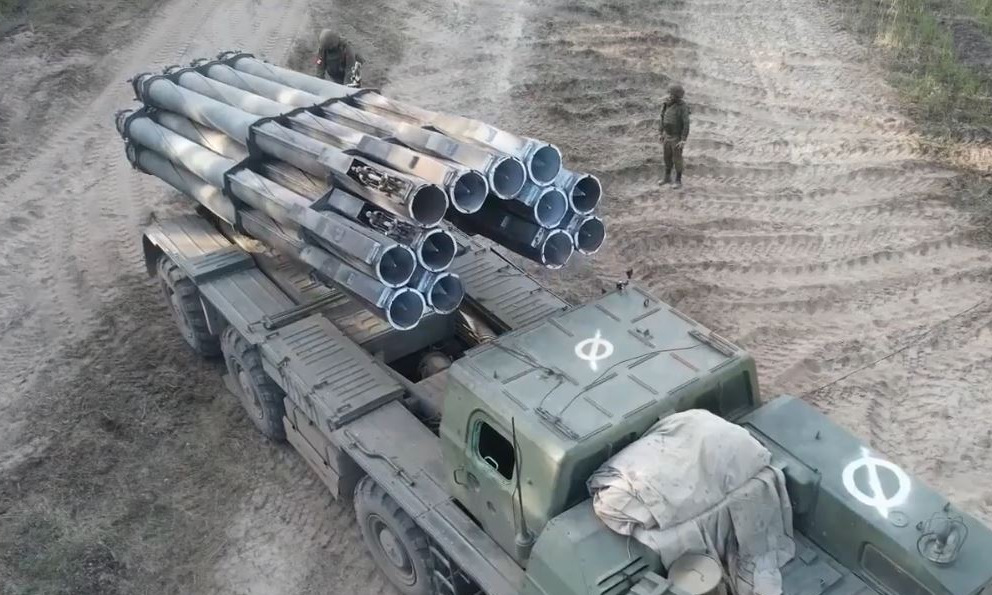 Pháo phản lực BM-30 Nga tham chiến tại Ukraine trong hình ảnh công bố ngày 25/7. Ảnh: Zvezda.