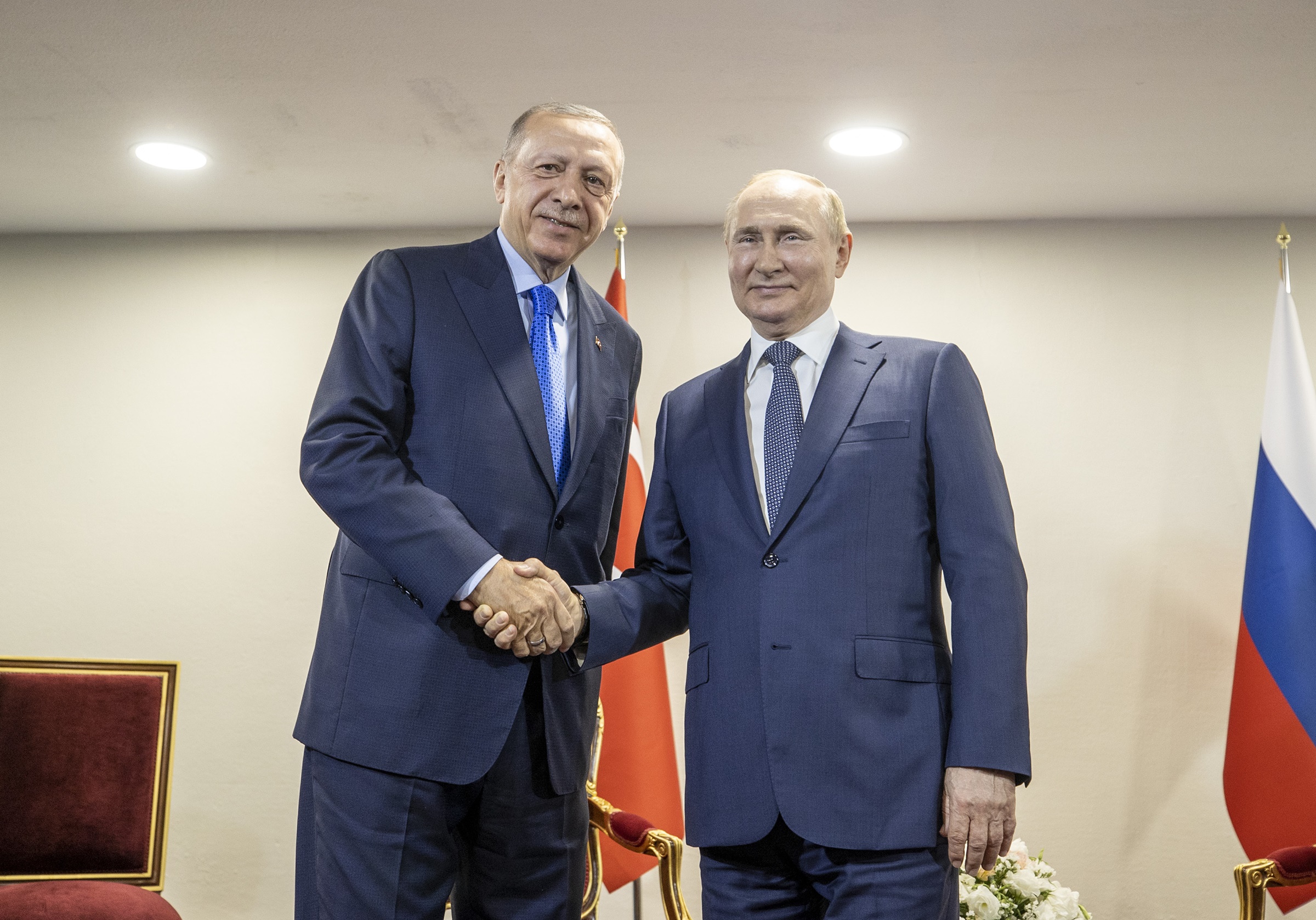 TEHRAN, IRAN - JULY 19: Turkish President Recep Tayyip Erdogan (L) meets Russian President Vladimir Putin (R) in Tehran, Iran on July 19, 2022. Ali Balikci / Anadolu Agency (Photo by Ali Balikci / ANADOLU AGENCY / Anadolu Agency via AFP)