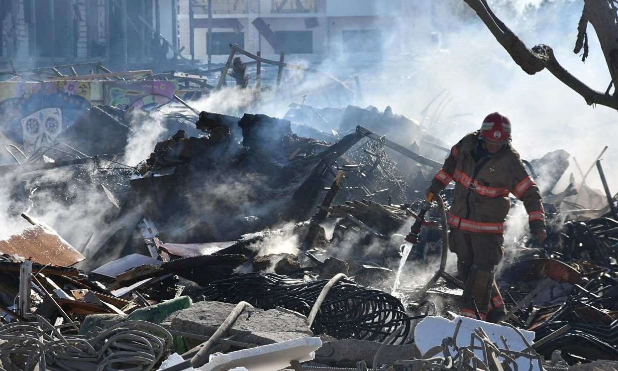 Một khu dân cư bị phá hủy sau cuộc không kích ở Zatoka, vùng Odessa, Ukraine hôm 26/7. Ảnh: Reuters.