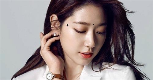 3 nốt ruồi cực phẩm tượng trưng cho năng lực Tiền - Tình - Danh-1