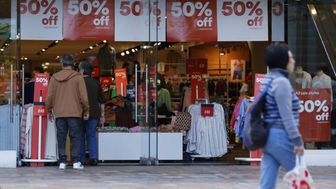 Retail sales rose by 0.2 per cent in June to $34.2 billion, the Bureau of Statistics says. (James Worsfold/AAP PHOTOS)