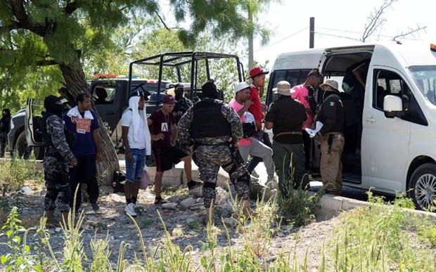 Mexico phat hien gan 100 nguoi nhap cu bi 'bo roi' tren xe tai hinh anh 1