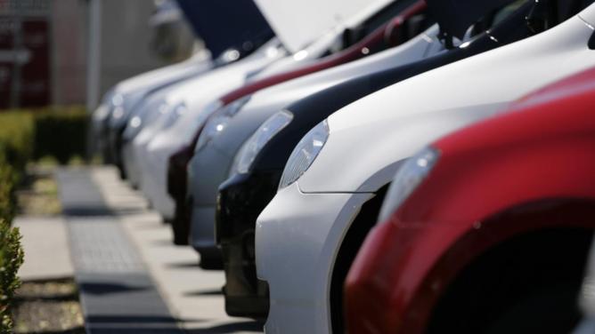 The federal government has put extra money into a scheme offering no-interest loans for vehicles. (Raoul Wegat/AAP PHOTOS)