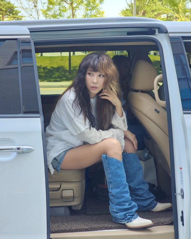 Nữ ca sĩ bị cấm sóng vì quá khiêu gợi - Ảnh 4. Nữ ca sĩ bị cấm sóng vì quá khiêu gợi - Ảnh 4.