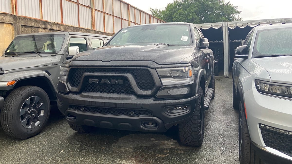 Ram 1500 Rebel ra mắt tuần sau tại Việt Nam: Giá dự kiến gần 5,3 tỷ, đắt như F-150 Raptor, nhiều trang bị thể thao - Ảnh 1.