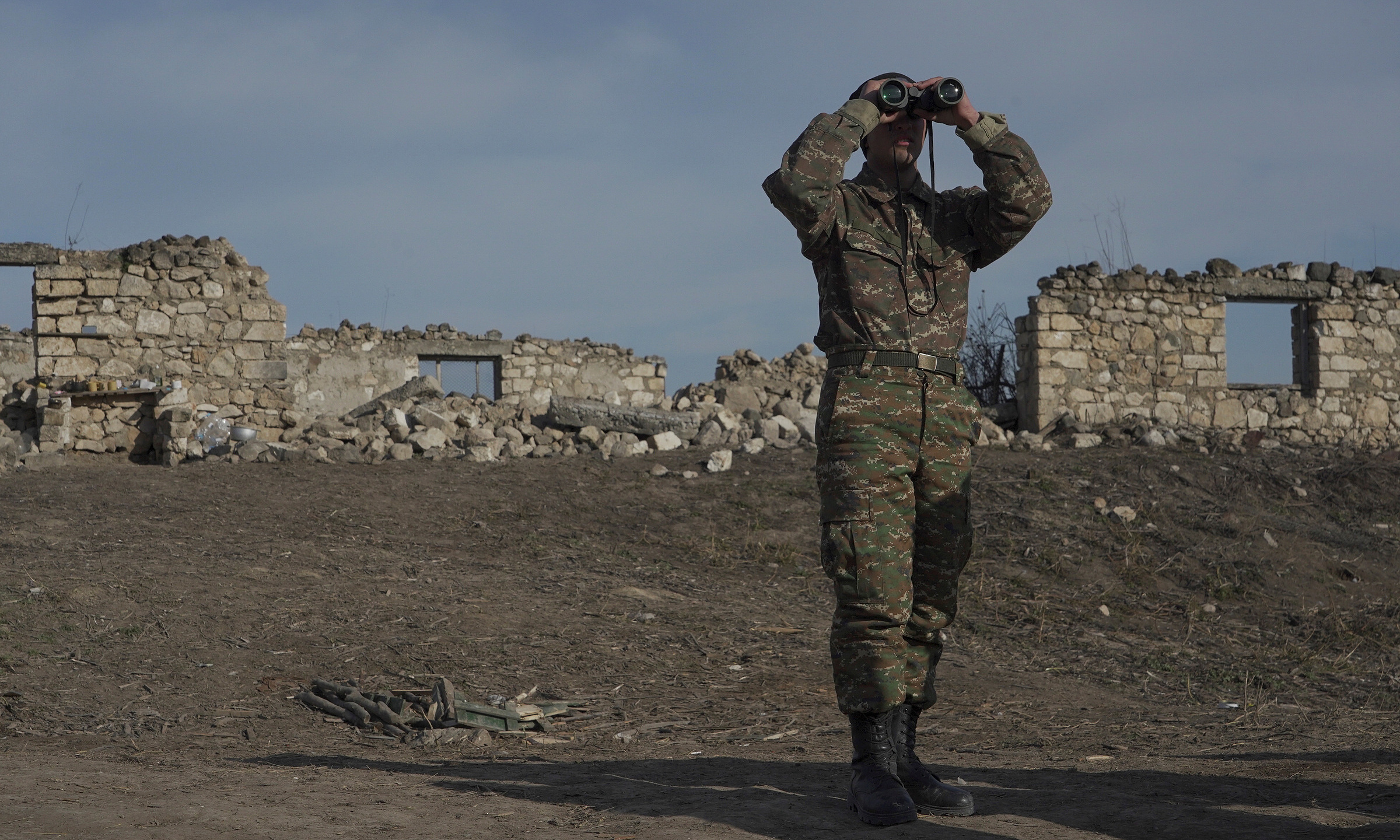 Binh sĩ Armenia tại vị trí chiến đấu gần làng Taghavard, vùng Nagorno-Karabakh, hồi tháng 1/2021. Ảnh: Reuters