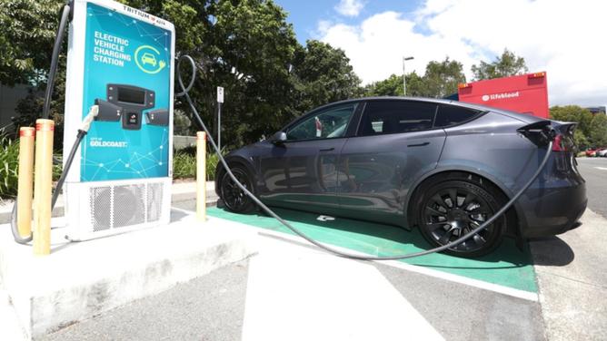 More than half of Australian businesses say they are making efforts to electrify vehicle fleets. (Jason O'BRIEN/AAP PHOTOS)