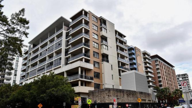 The Minns government will establish a building commission to avoid fiascos like at Mascot Towers. (Bianca De Marchi/AAP PHOTOS)