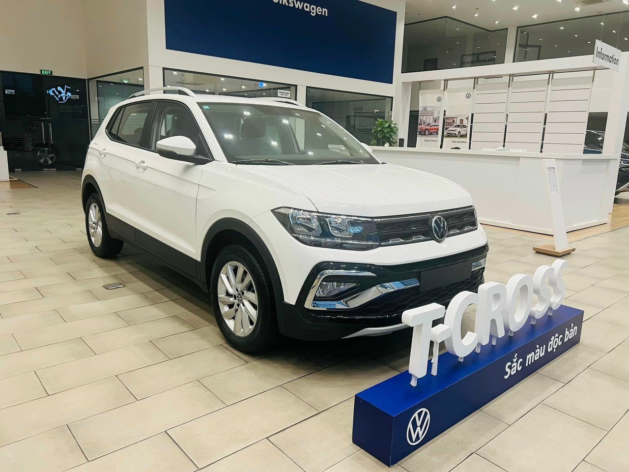 VW T-Cross giảm giá mạnh gần 200 triệu tại đại lý: Bản đắt nhất vẫn trên 1 tỷ, ngang cỡ Seltos, Creta nhưng ít công nghệ hơn - Ảnh 1.