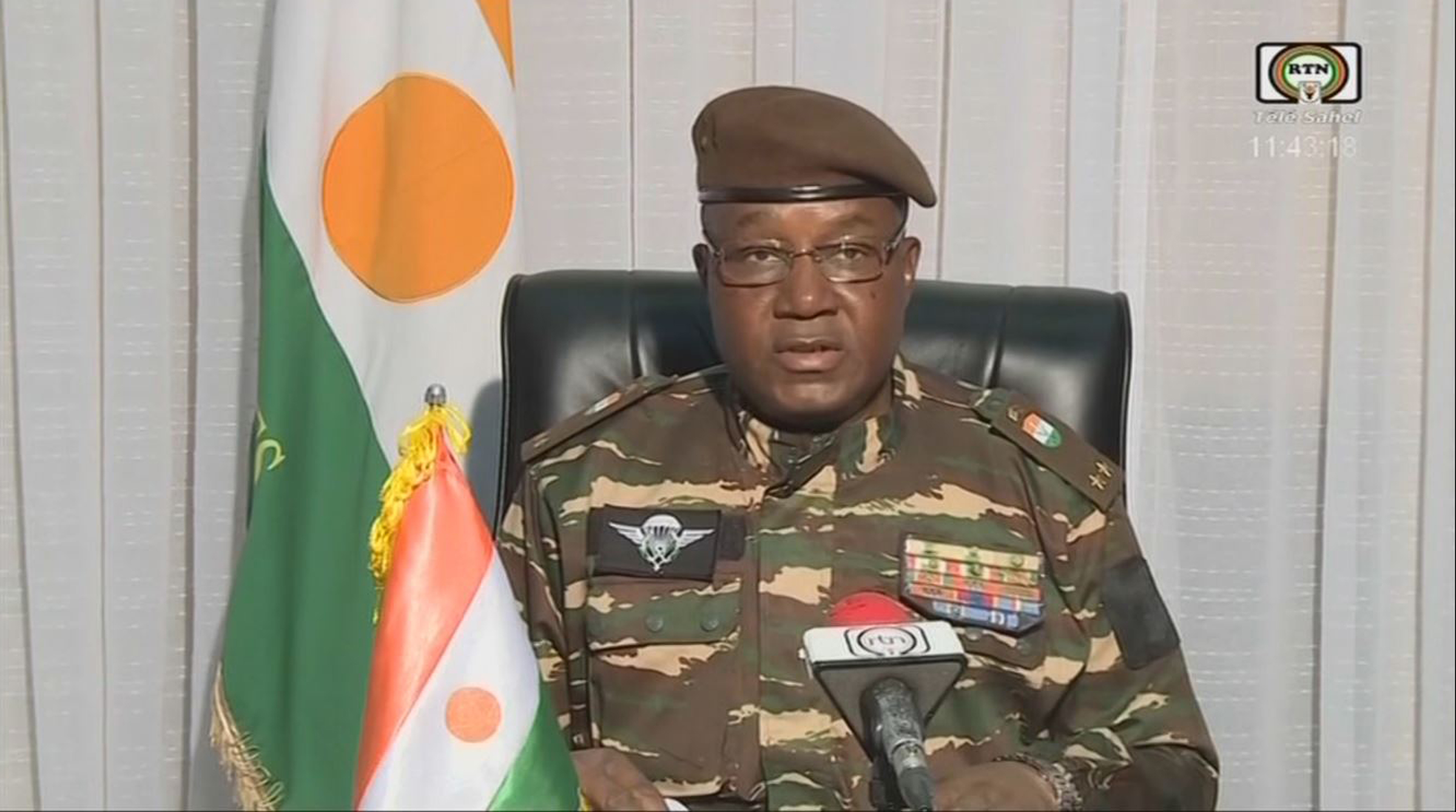 Tướng Abdourahamane Tchiani, tân lãnh đạo của Niger, phát biểu trên truyền hình Niger ngày 28/7. Ảnh: AFP