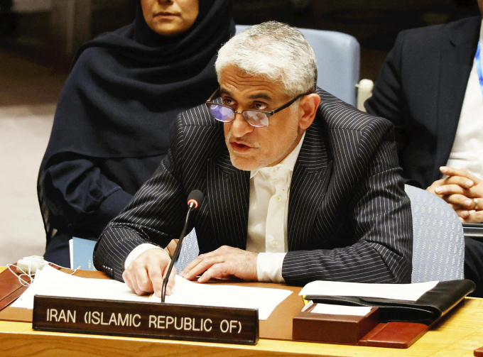 Đại sứ Iran tại Liên Hợp Quốc Amir Saeid Iravani phát biểu trong cuộc họp của Hội đồng Bảo an về tình hình Trung Đông hồi tháng 4. Ảnh: AFP