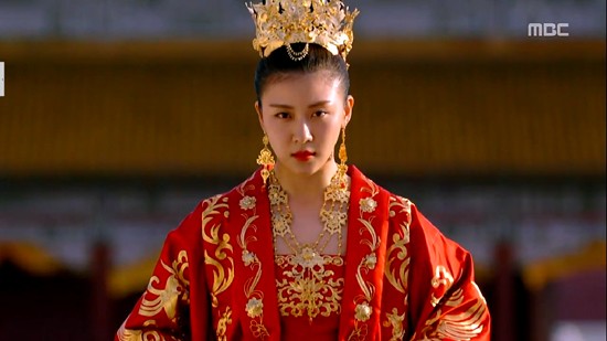 Vai diễn Hoàng hậu Ki của cô cũng nhận được cơn mưa lời khen.