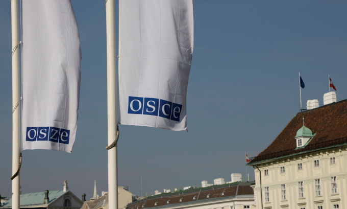 Cờ của OSCE bên ngoài trụ sở ở Vienna, Áo hồi tháng 2/2022. Ảnh: Reuters