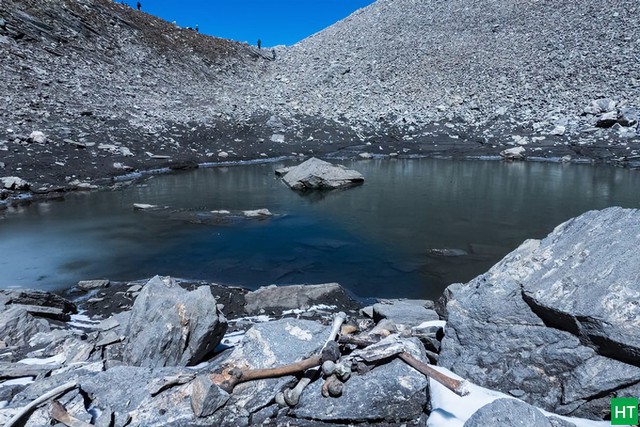 Ở độ cao 5.000 mét tại dãy Himalaya, có một hồ nước kỳ lạ với hàng trăm hài cốt người nằm bên trong! - Ảnh 4.