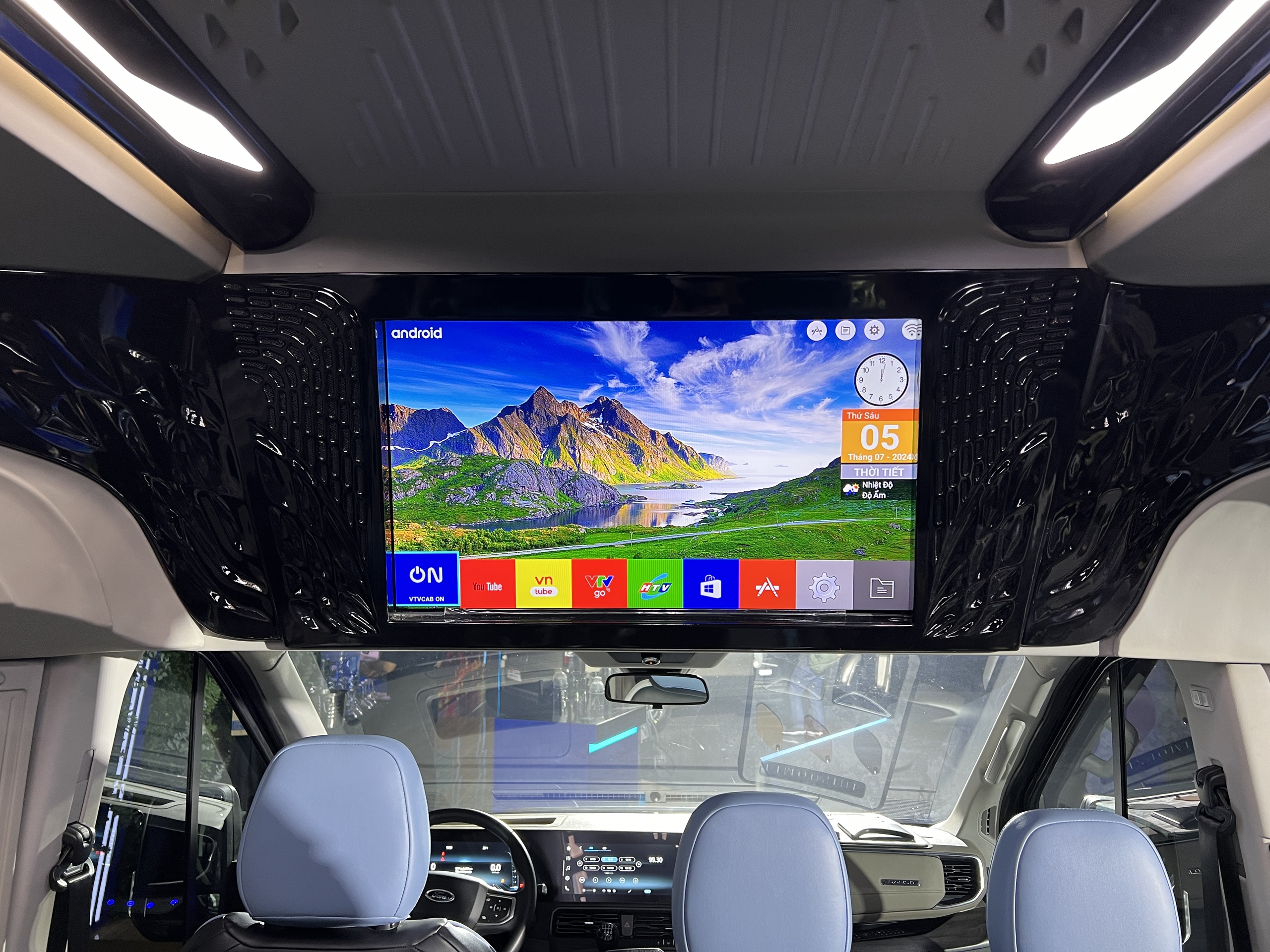 Chi tiết Ford Transit 2024 bản cao cấp nhất tại Việt Nam: Giá gần 1,5 tỷ, ghế thương gia, TV Android lớn, trần tích hợp LED ‘xịn sò’- Ảnh 18.