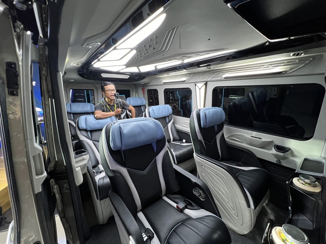Chi tiết Ford Transit 2024 bản cao cấp nhất tại Việt Nam: Giá gần 1,5 tỷ, ghế thương gia, TV Android lớn, trần tích hợp LED ‘xịn sò’- Ảnh 10.