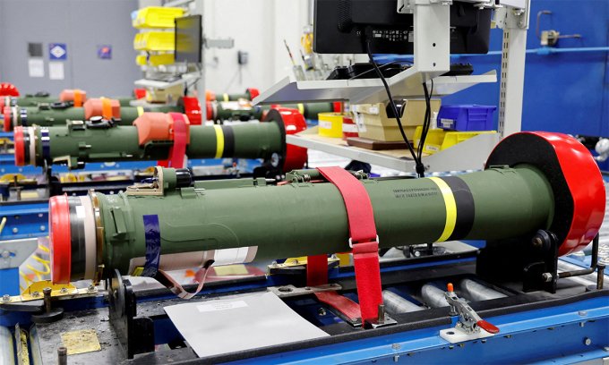 Tên lửa chống tăng FGM-148 Javelin tại nhà máy ở Troy, bang Alabama, Mỹ tháng 3/2022. Ảnh: Reuters