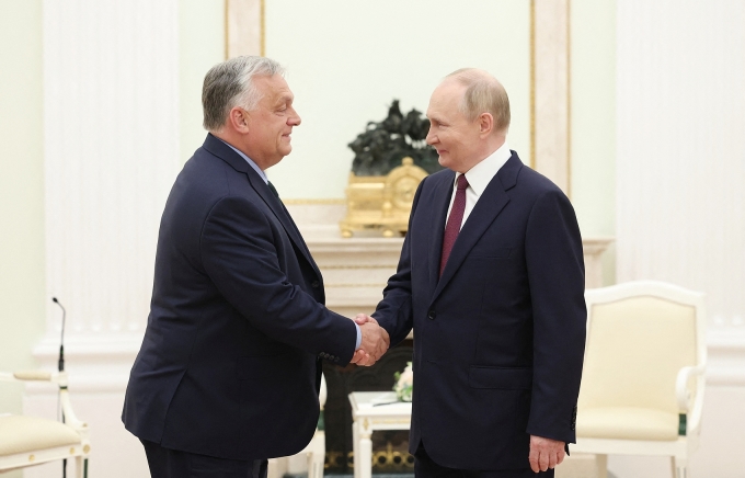 Thủ tướng Hungary Viktor Orban (trái) gặp Tổng thống Nga Vladimir Putin tại Điện Kremlin ngày 5/7. Ảnh: AFP