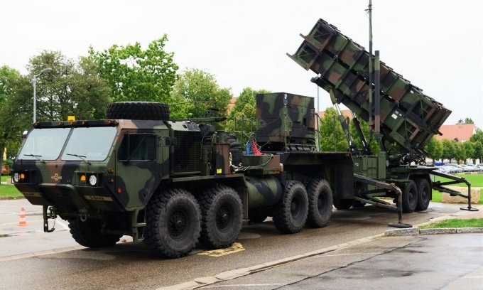 Xe đầu kéo và rơ-mooc chở bệ phóng tên lửa Patriot của Mỹ tại Đức hồi năm 2019. Ảnh: US Army
