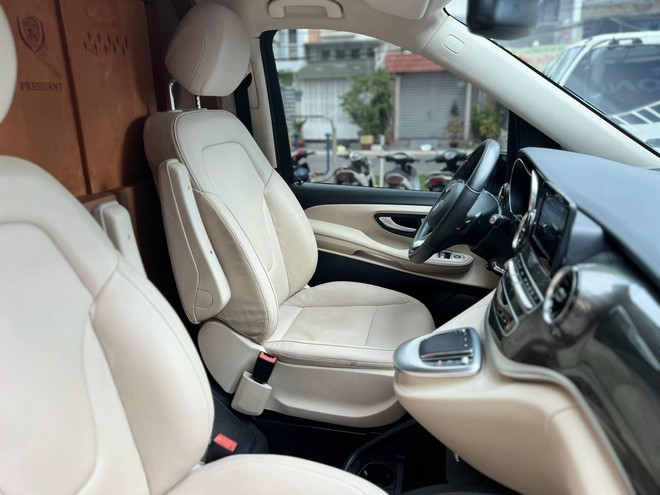 Rao bán Mercedes-Benz V 250 AMG giá 2,6 tỷ, salon chia sẻ: Tiền độ nội thất hết 1,5 tỷ, tặng kèm gói bảo dưỡng và bảo hành động cơ 10.000km- Ảnh 11.