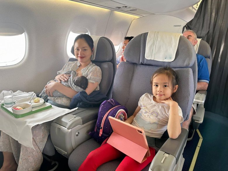Lan Phương đưa con gái đi máy bay từ Hà Nội vào Đà Nẵng từ khi 17 ngày tuổi.