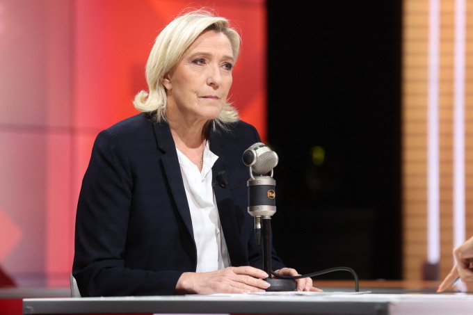 Bà Marine Le Pen trong cuộc phỏng vấn trên truyền hình tại Paris, Pháp ngày 4/7. Ảnh: Reuters