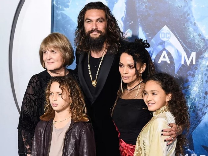 Vợ con và mẹ của Jason Momoa ủng hộ tài tử tại buổi ra mắt Aquaman năm 2018. Ảnh: Film Magic