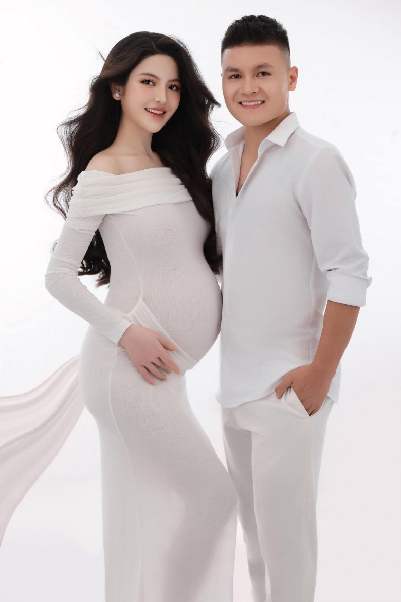 Vợ chồng Quang Hải háo hức chuẩn bị đón con trai đầu lòng.