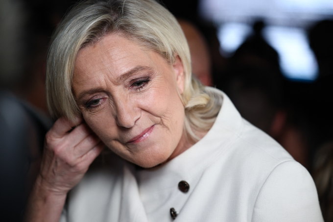 Bà Marine Le Pen sau khi có kết quả bầu cử vòng hai quốc hội Pháp hôm 7/7. Ảnh: Reuters