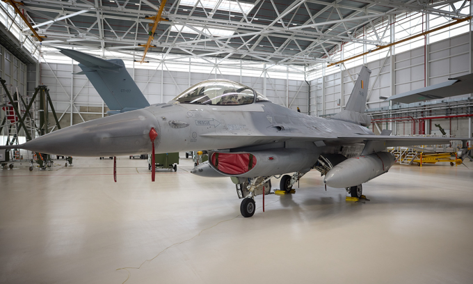 Tiêm kích F-16 tại căn cứ không quân Melsbroek ở Bỉ hồi tháng 5. Ảnh: Văn phòng Tổng thống Ukraine