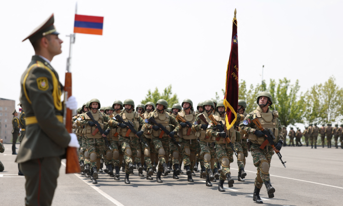 Binh sĩ Armenia diễu hành trong lễ khai mạc cuộc tập trận Đối tác Đại bàng tại Yerevan hôm 15/7. Ảnh: AFP