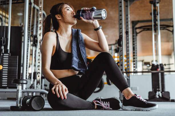  Ngoài ra, uống đủ nước còn giúp bôi trơn các khớp và giữ cho cơ bắp và mô liên kết, giảm nguy cơ chấn thương.