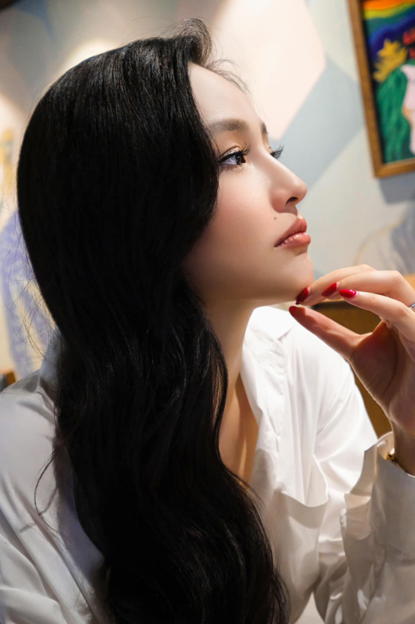 Hoa hậu Mai Phương Thúy cho biết, cô thường chọn những món ăn lành mạnh, tốt cho sức khỏe, hạn chế dầu mỡ và những chất gây béo. Đặc biệt là ngủ đủ giấc, đúng giờ để da luôn khỏe.