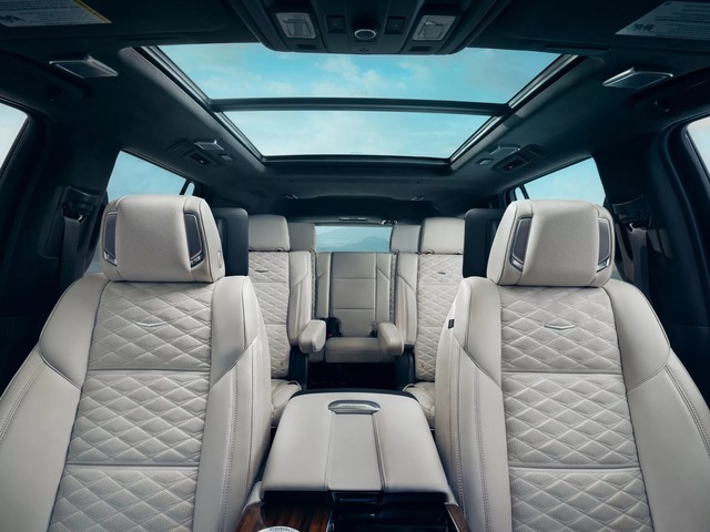 Cadillac Escalade 2025 có màn hình 55 inch lớn nhất thế giới trên táp lô, cửa tự động đóng mở và nhiều nâng cấp thú vị khác- Ảnh 5.