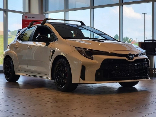 Giữa cơn bão đội giá, đại lý Toyota này gây 'sốc' khi bán xe hot dưới giá niêm yết, nguyên nhân đến sales cũng bất ngờ- Ảnh 2.