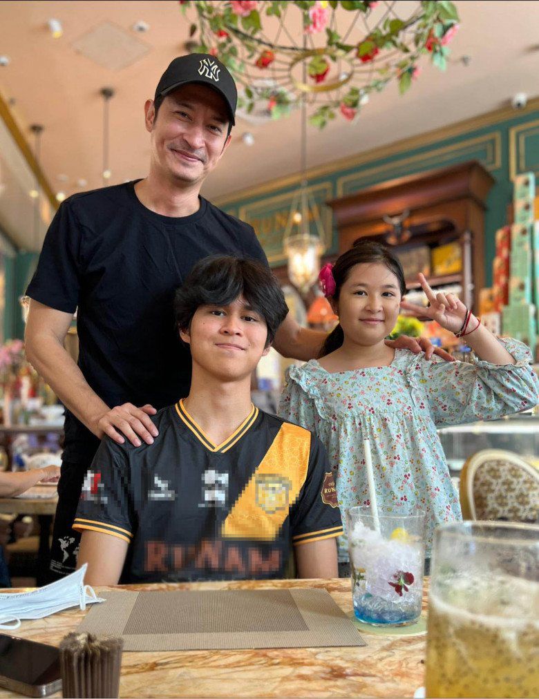 2 con của diễn viên Huy Khánh khiến bố mẹ tự hào.
