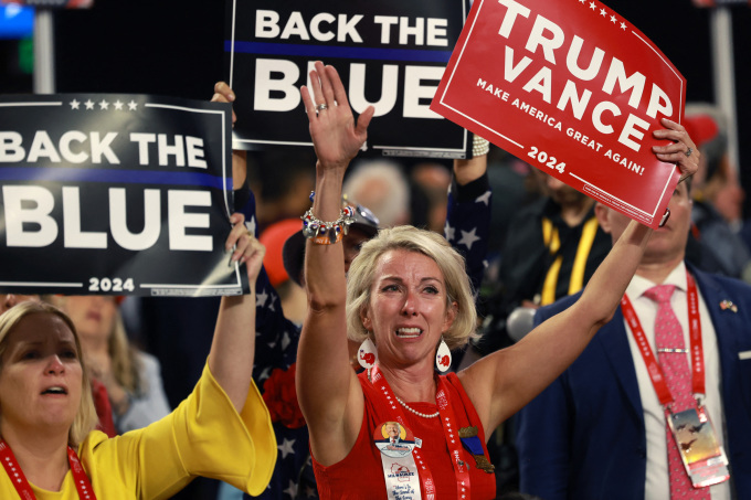 Người ủng hộ ứng viên tổng thống Donald Trump tại Đại hội toàn quốc đảng Cộng hòa ở Milwaukee, bang Wisconsin ngày 16/7. Ảnh: AFP