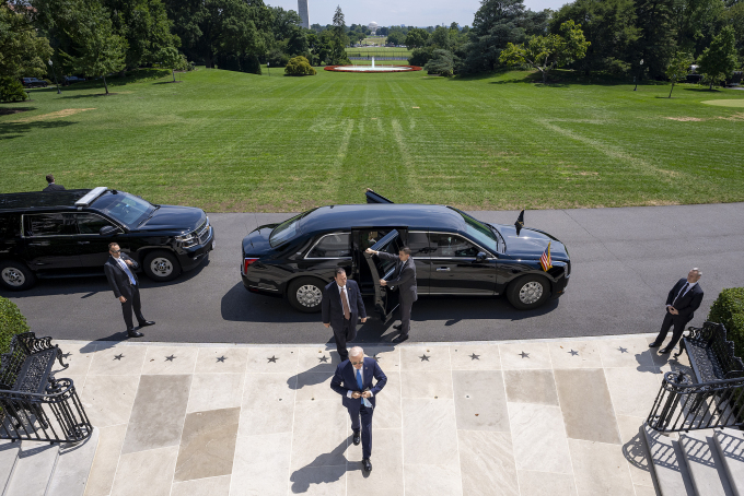 Tổng thống Mỹ Joe Biden bước vào Nhà Trắng vào chiều 23/7. Ảnh: X/POTUS