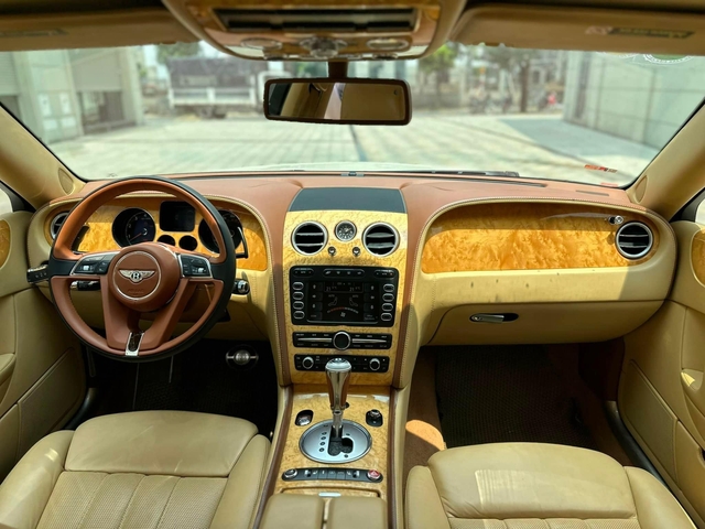 Chiếc Bentley Flying Spur hơn 1,4 tỷ này sẽ khiến người dùng 'chịu chơi' cân nhắc thay vì mua Camry hybrid- Ảnh 4.