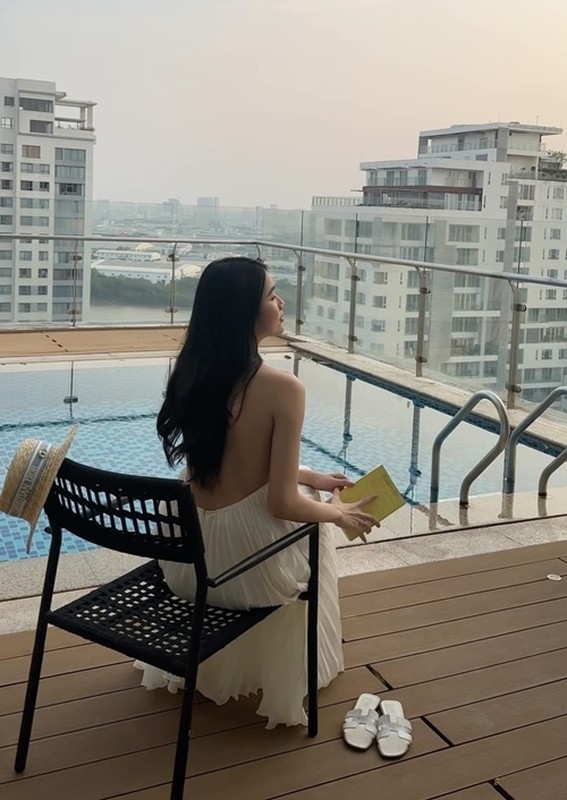 Penthouse của Phương Anh có bể bơi ngoài trời để vợ chồng cô có thể thoải mái bơi lội. Ảnh: Instagram Phương Anh.