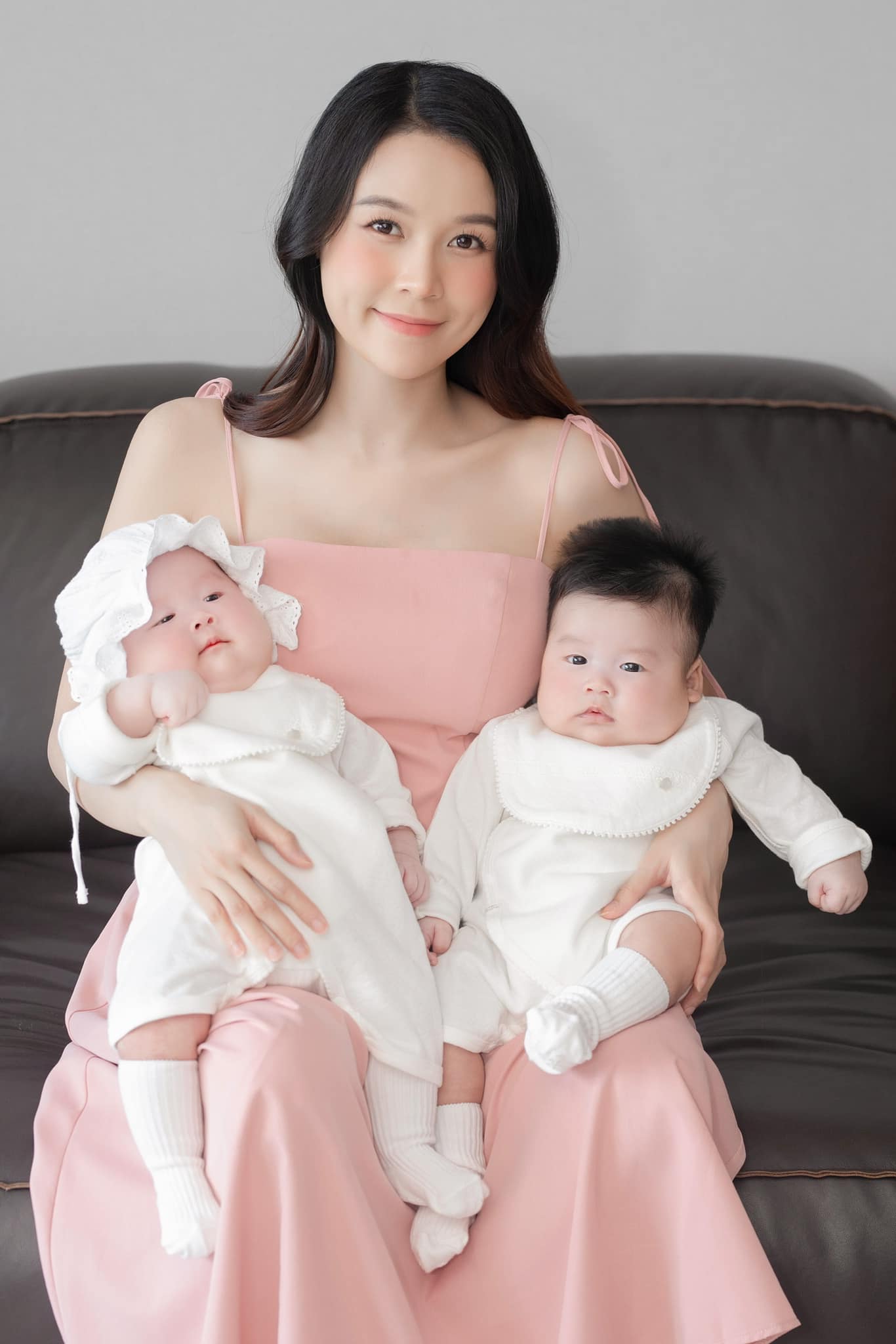 Nữ MC được chồng Hàn Quốc và mẹ ruột hỗ trợ trong quá trình chăm con.