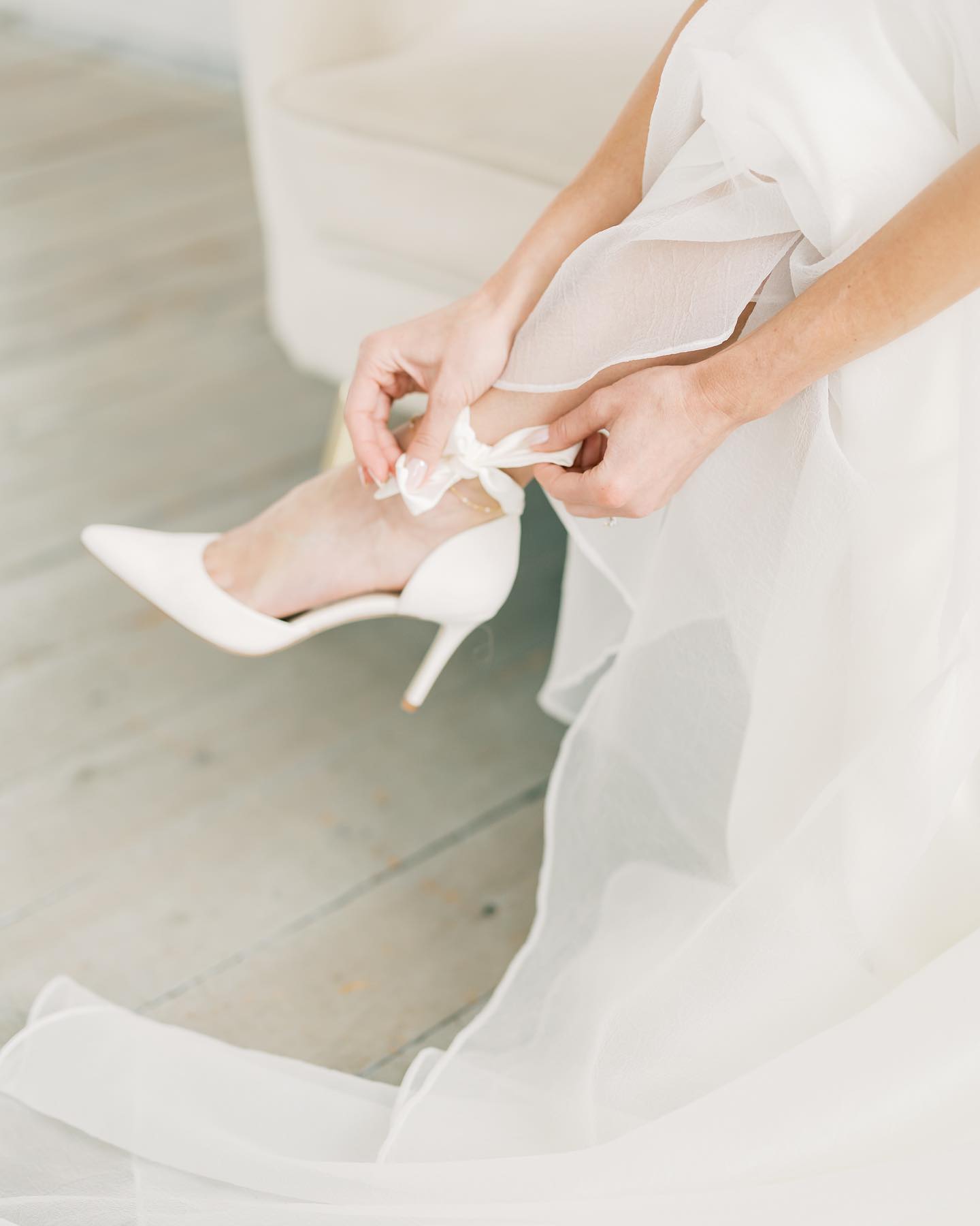 4 nguyên tắc chọn giày cưới: Lý do không nên chọn giày hở mũi hóa ra rất quan trọng - 2