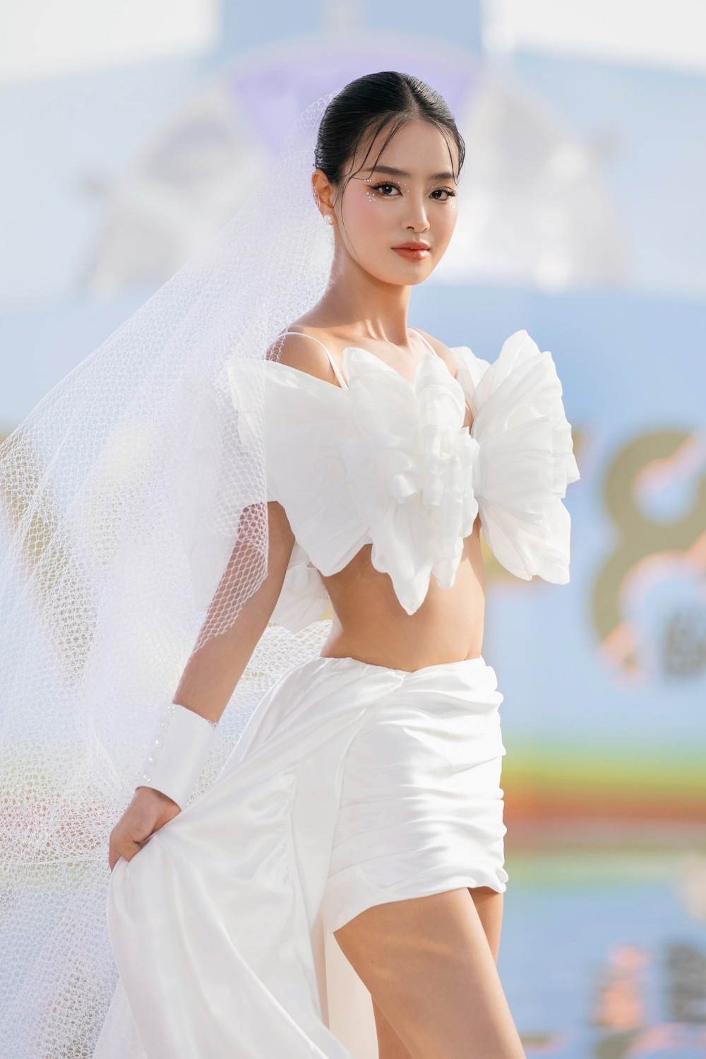 Hoa hậu Thanh Thủy, Bảo Ngọc, Lương Thùy Linh khoe nhan sắc chuẩn beauty queen - 1