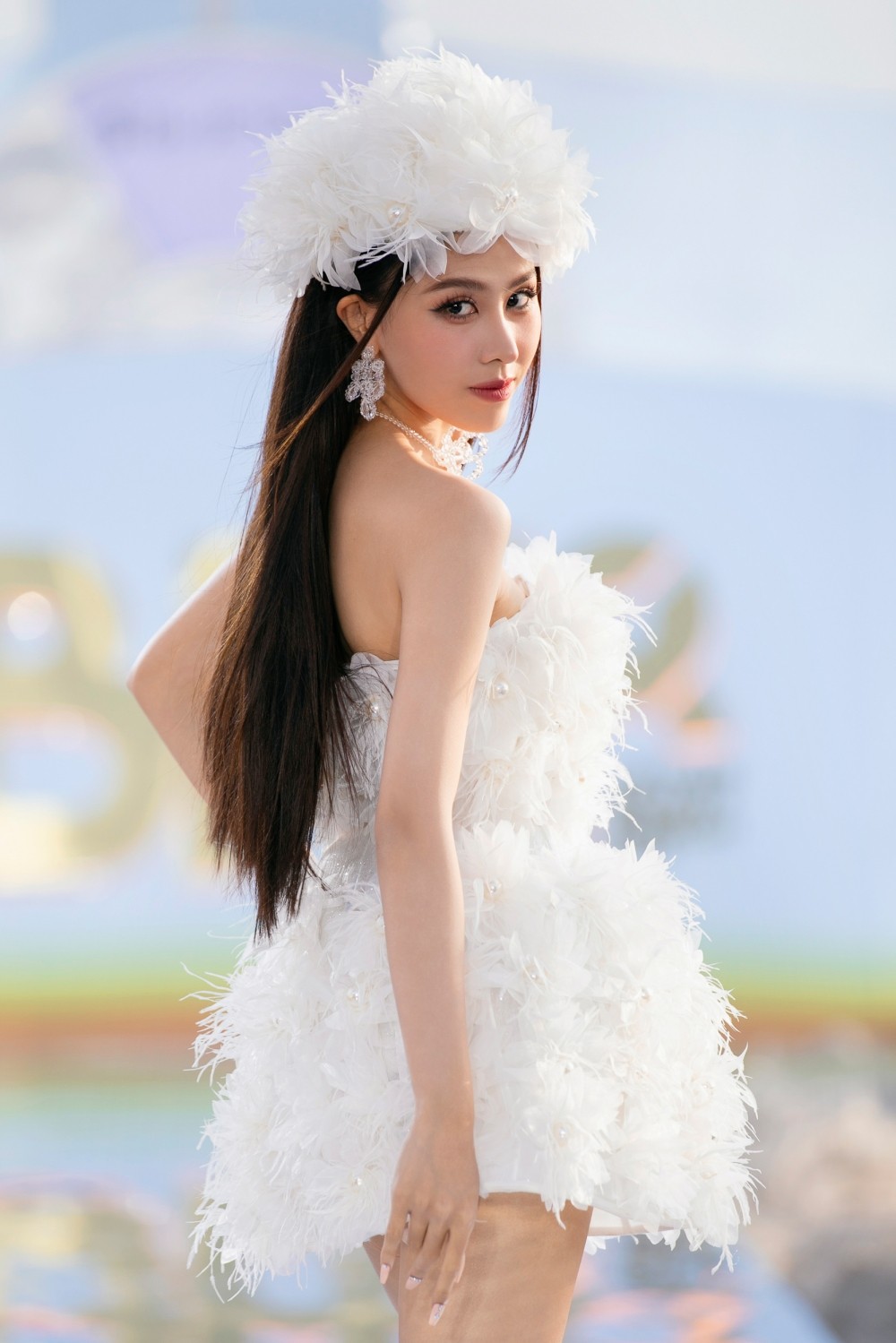 Hoa hậu Thanh Thủy, Bảo Ngọc, Lương Thùy Linh khoe nhan sắc chuẩn beauty queen - 5