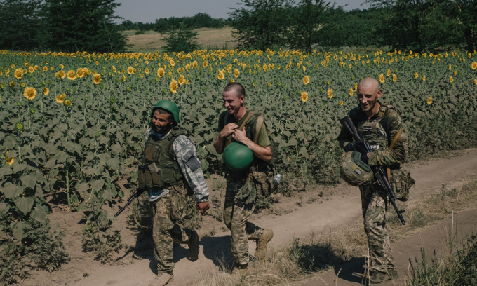 Các tân binh của Tiểu đoàn Cơ giới Độc lập số 1 Ukraine. Ảnh: Guardian