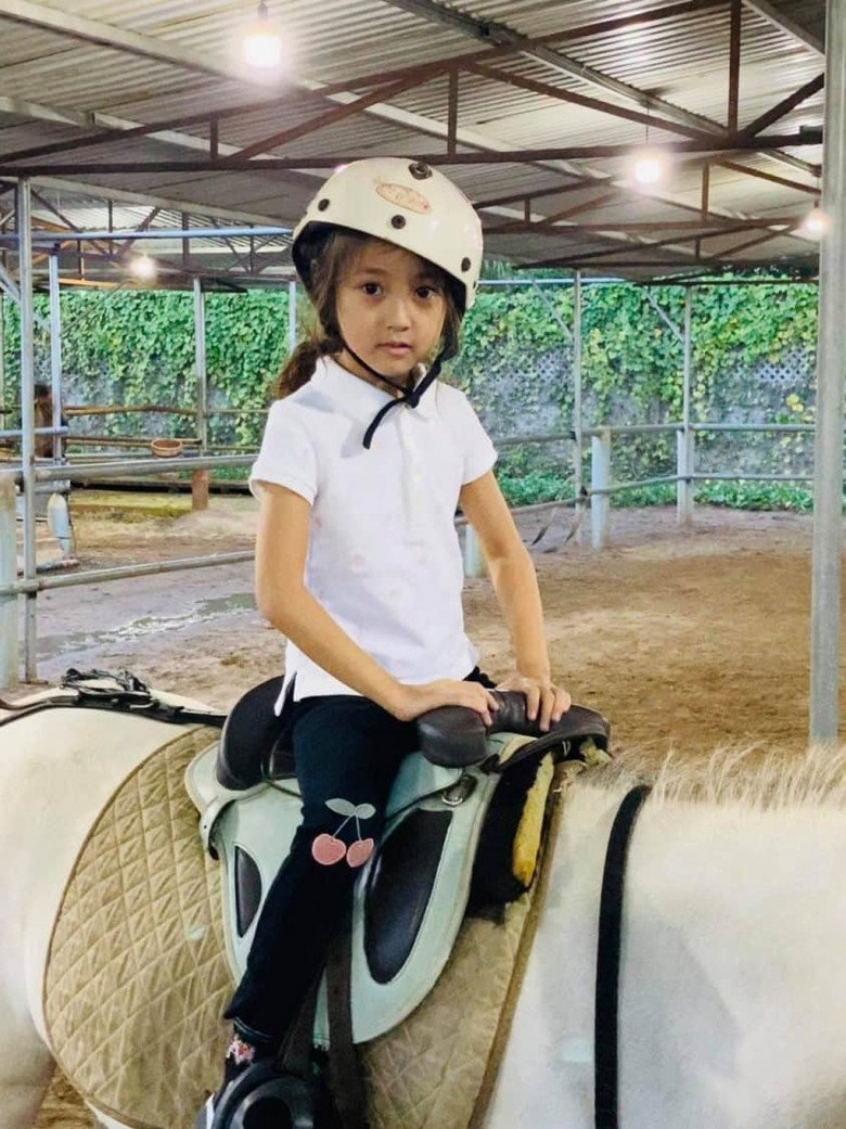 Viann học cưỡi ngựa từ nhỏ. 