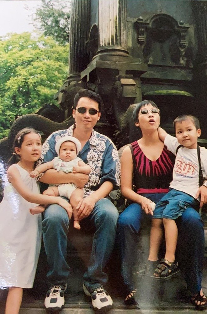 Gia đình 5 người hạnh phúc của vợ chồng Mỹ Linh - Anh Quân.